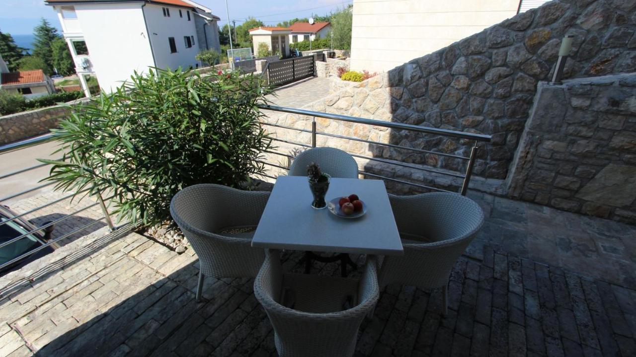 Apartments Adria Malinska Exterior foto
